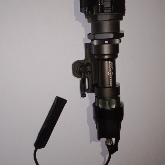 SureFire M951 Millennium Universal WeaponLight...A.RM.S #17 Tri-Lock throw lever - Picture 4 of 12